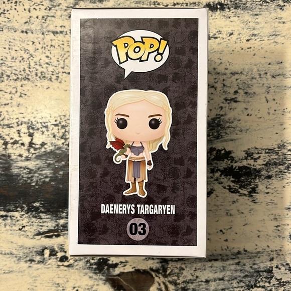 Funko Pop Daenerys Targaryen 03 Gold / White Dragon Barnes & Noble Exclusive - Picture 4 of 11
